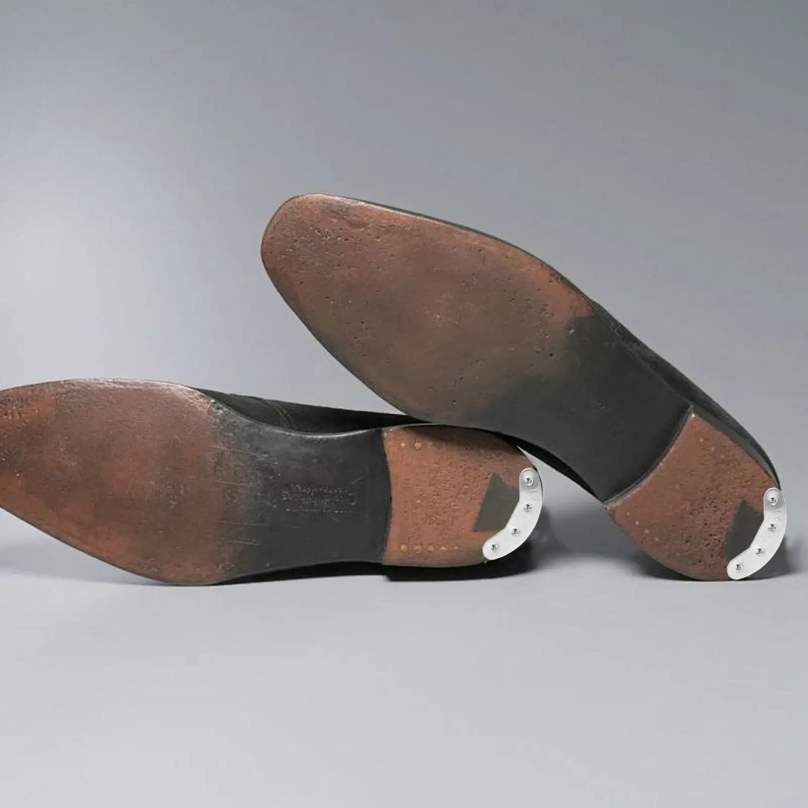 2 Paia di Piastre Metalliche per Talloni, Protezioni Anti-Usura per Scarpe da Uomo, Riparazione Suole per Escursionismo, Piastre Metalliche per Talloni