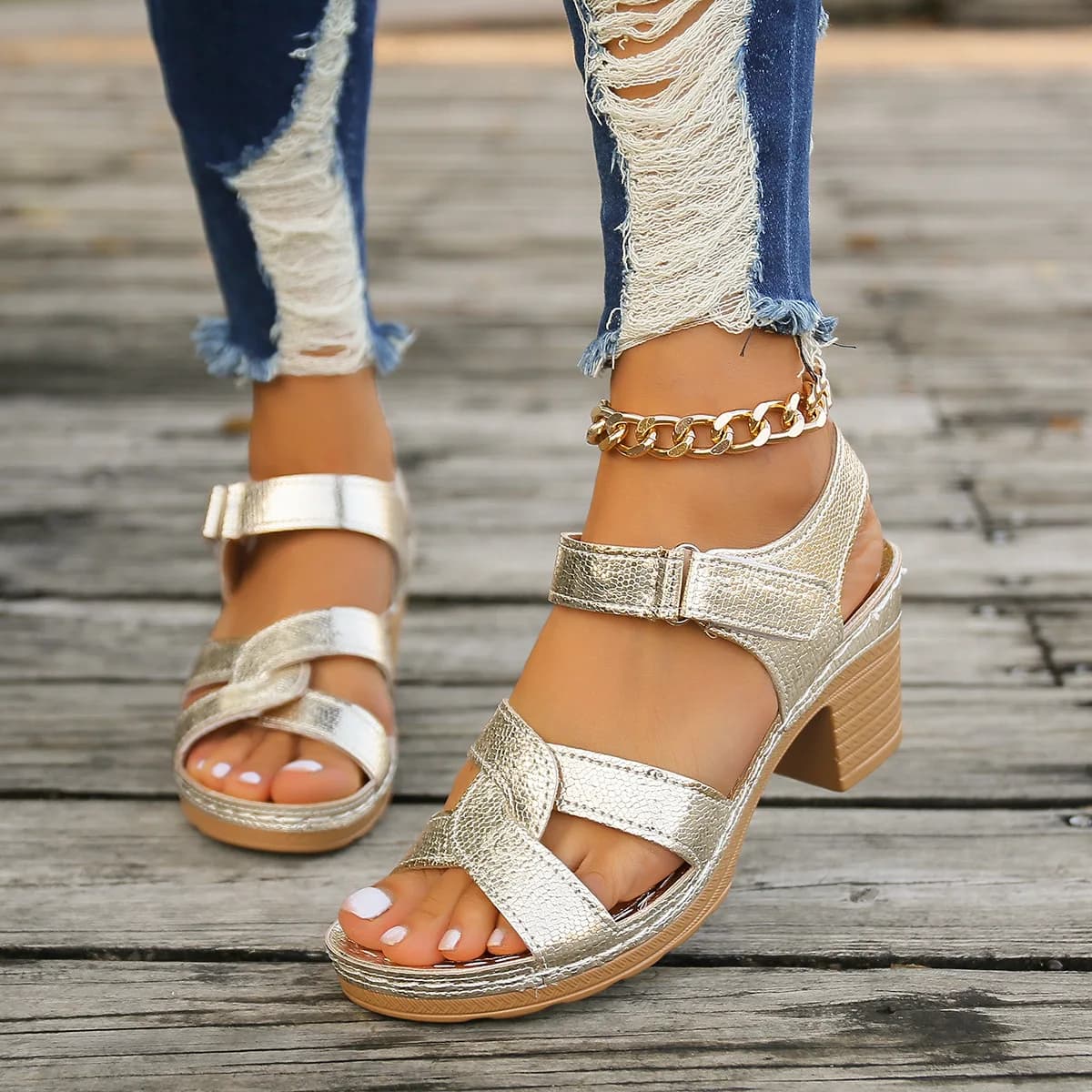Sandali con tacco alto con plateau da donna 2025 Abito estivo Scarpe con punta aperta robuste Nuovo design di marca Sandali con cinturino alla caviglia Donna Zapatos Muje
