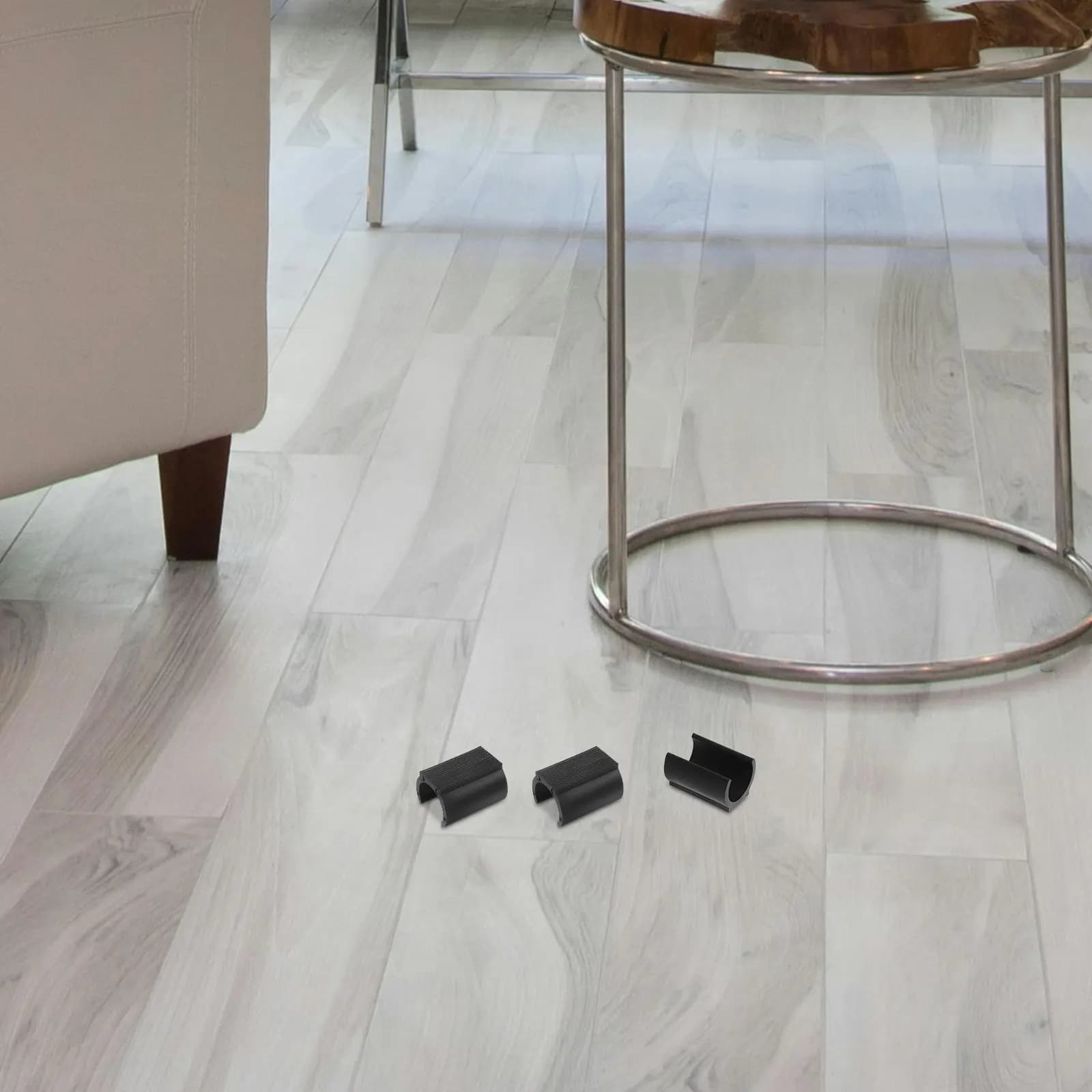 8 pezzi di coprigambe per sedie a forma di U, protezioni per pavimenti in plastica, tappi per gambe di sedie, cuscinetti antiscivolo per mobili, per pavimenti in legno e piastrelle.