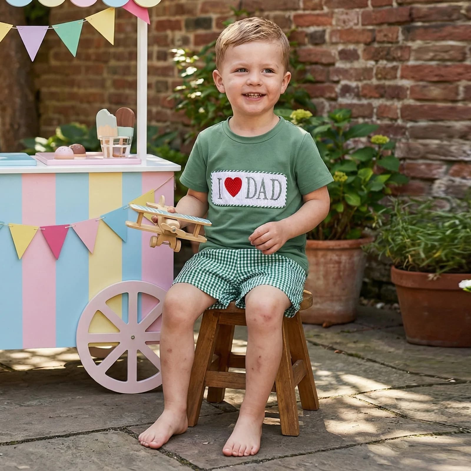 Completo Estivo per Bambino con Ricamo a Cuore e Scritta, Maglietta a Maniche Corte e Pantaloncini a Quadri, Set 2 Pezzi