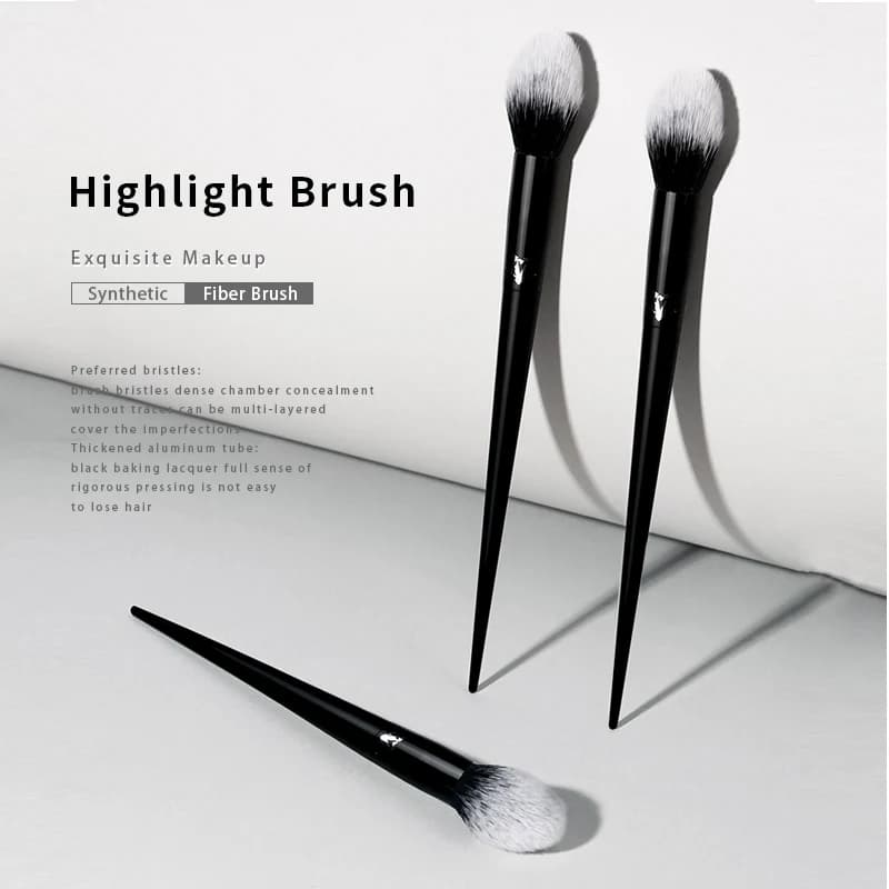 Kat Von D- Makeup Brush 04 Brush to highlight Soft Fiber Hair Elegant Black Handle Brand Makeup Brushes for Women