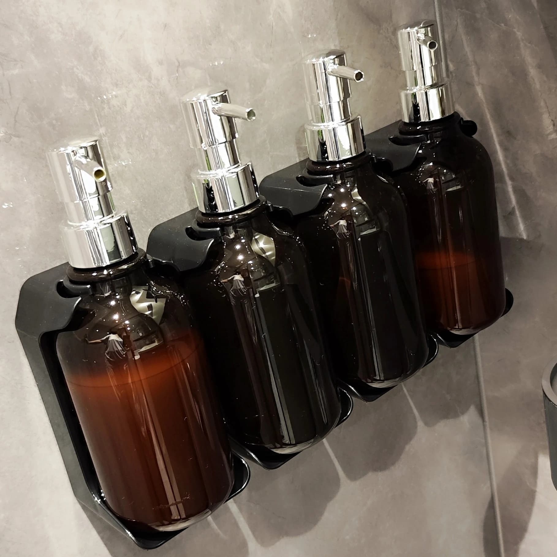 Dispenser di Sapone per Hotel, Montaggio a Parete Senza Foratura, Erogatore Manuale di Shampoo e Bagnoschiuma con Bottiglia a Pressione