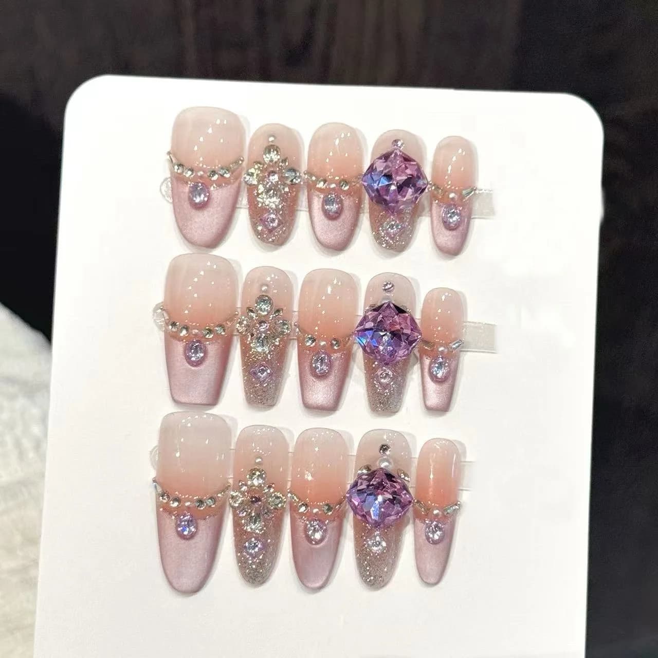 10 pcs. Fin Nails Pressure Manual, Coffin/Oval Shape, Elegant, with Diamonds Purple Effect Cat Eye, Suitable for Women