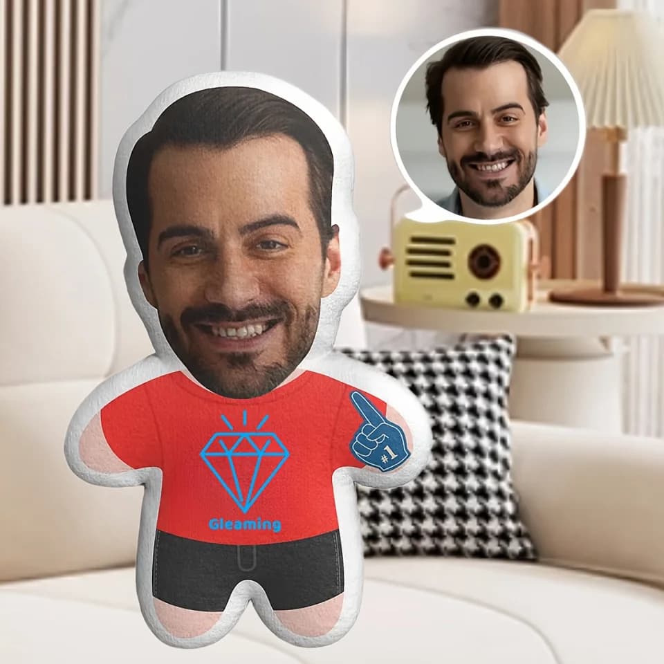 Cuscino personalizzato in peluche a forma di viso, design quadrilaterale personalizzato, maglietta rossa e jeans blu, regalo ideale per San Valentino