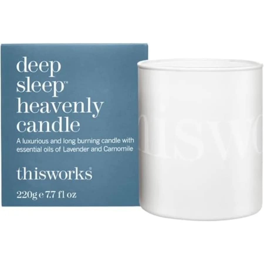This Works Deep Sleep Heavenly Candle 220 g - Candela di Lusso Arricchita con Oli Essenziali di Lavanda, Camomilla e Vetiver - Ha