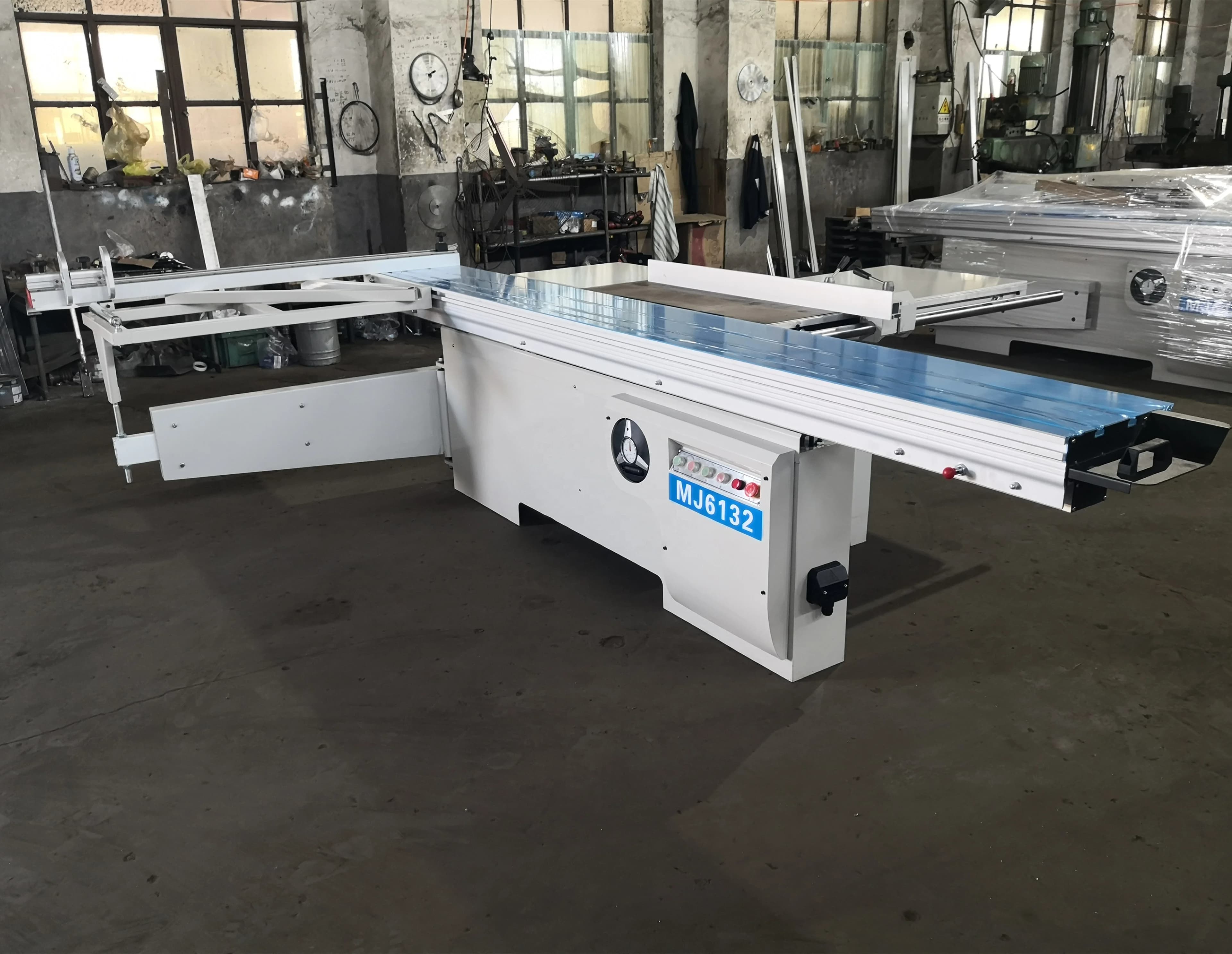 Sega Circolare da Banco per Falegnameria 3200mm, per Taglio di Precisione di Legno, MDF e Pannelli Truciolari, con Inclinazione a 45 Gradi