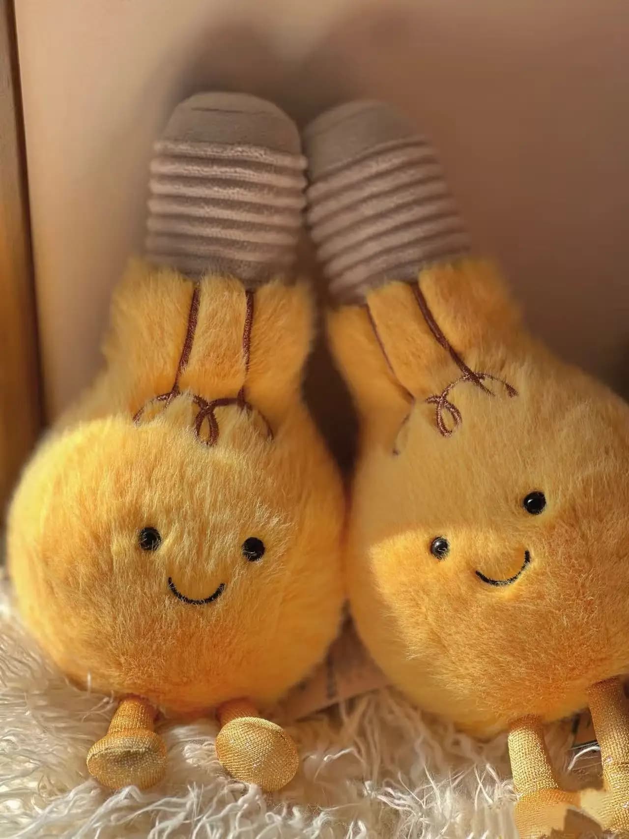 Ultima Edizione Limitata in Pre-Vendita: Set di Peluche della Prima Serie Orso Barcellona e Coniglio Narciso con Profumo Rilassante