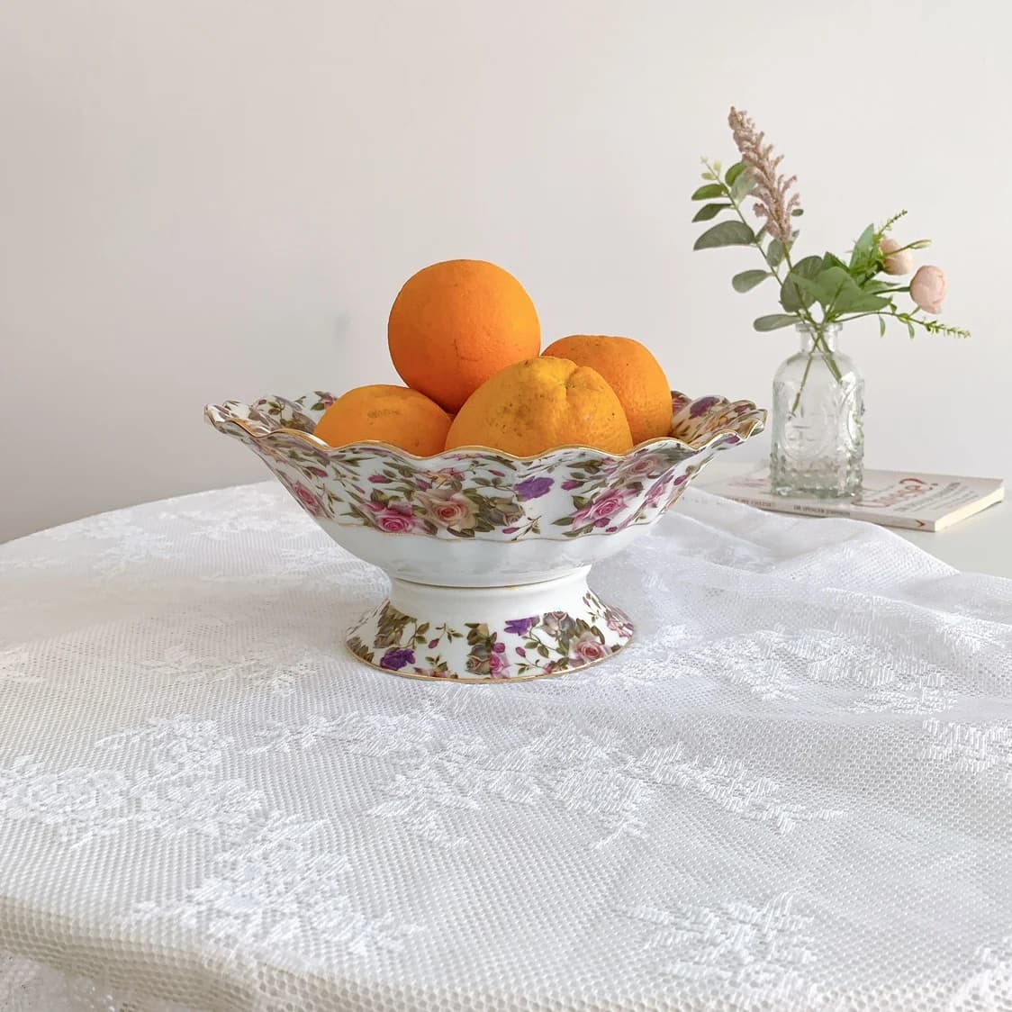 European ceramic flowers and ceramic fruit tray with high feet, candies, melon seeds, snack box, fruit tray, living table