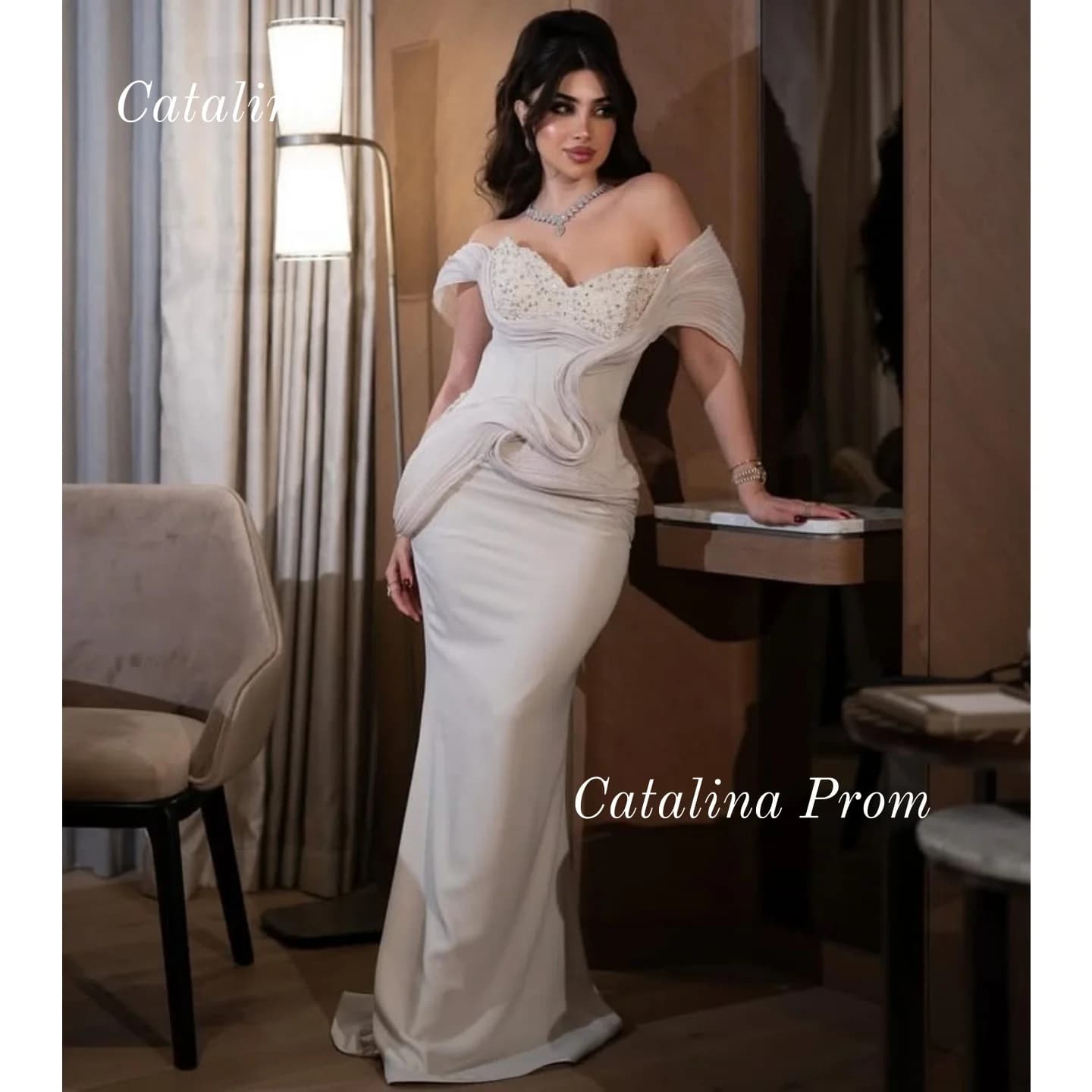 Abito da sera con spalle scoperte Abito da ballo a sirena plissettato Abiti da festa con perline Abito da sposa Arabia Saudita personalizzato 2025