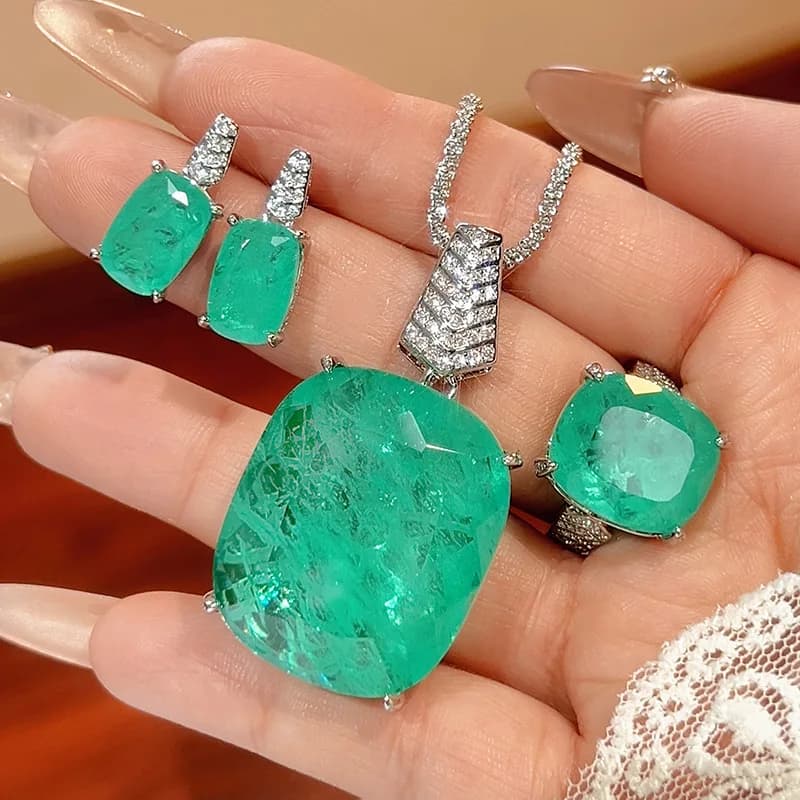 Nuovo set di gioielli Orecchini Collana Anello Commercio all'ingrosso da donna di fascia alta in stile europeo e americano