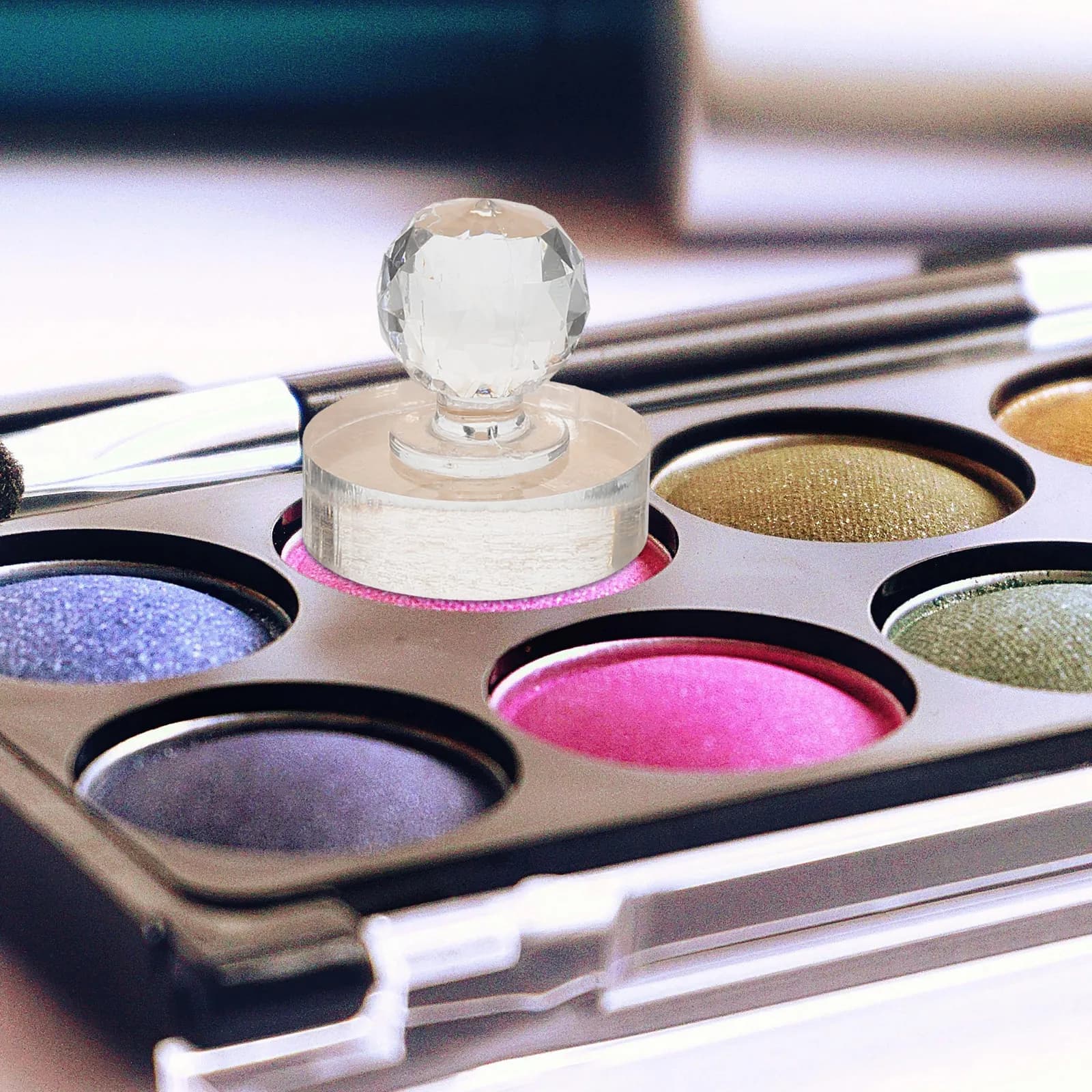 Compact Shade Mould with Round Design for Safe Storage, Compact Sealing Tool, Acrylic Dispenser for DIY Makeup Dispenser