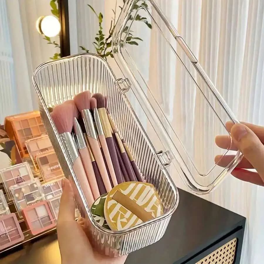 Scatola portaoggetti per cosmetici con coperchio, piccola scatola portaoggetti quadrata in plastica trasparente per smalti, adatta per matite per sopracciglia, pennelli per ombretti, pennelli per trucco di lusso, contenitore portaoggetti, porta pennelli da scrivania, spugne per trucco, resistente, impilabile, di alta qualità.