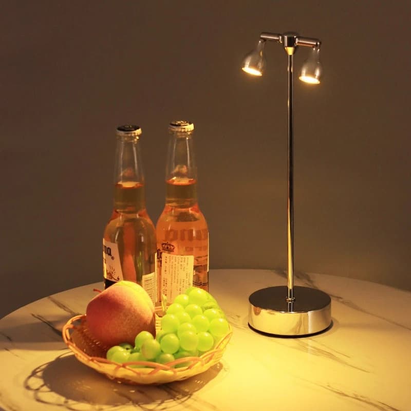 Lampada da scrivania a LED con barra di ricarica, ristorante, caffetteria, lampada da tavolo decorativa, bar, luce notturna luminosa personalizzata con palo alto