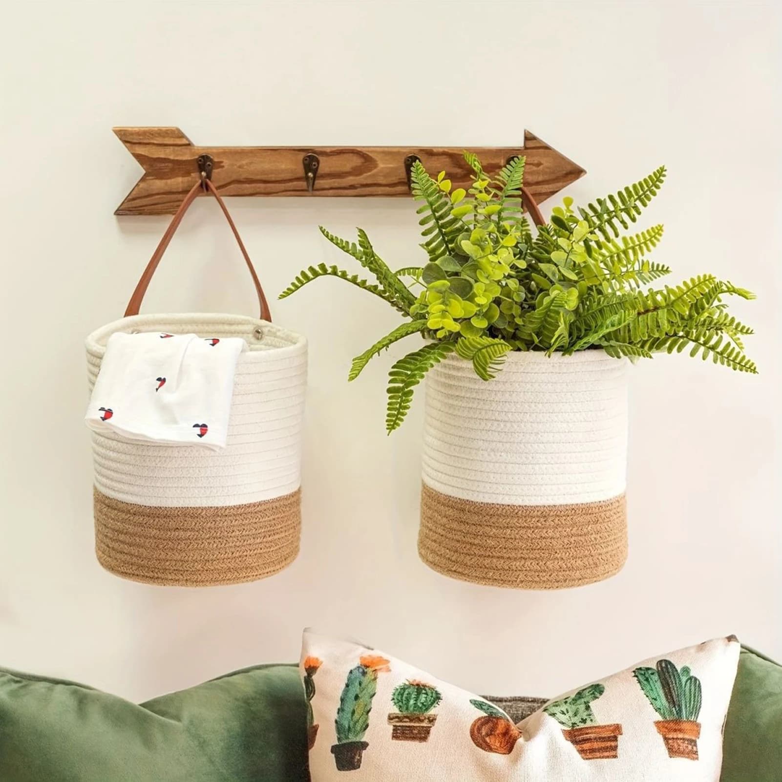 Rattan Wall Basket Woven at Hand for Interior Decoration with Artificial Flowers, Suspended Jar for Garden Plants and Home