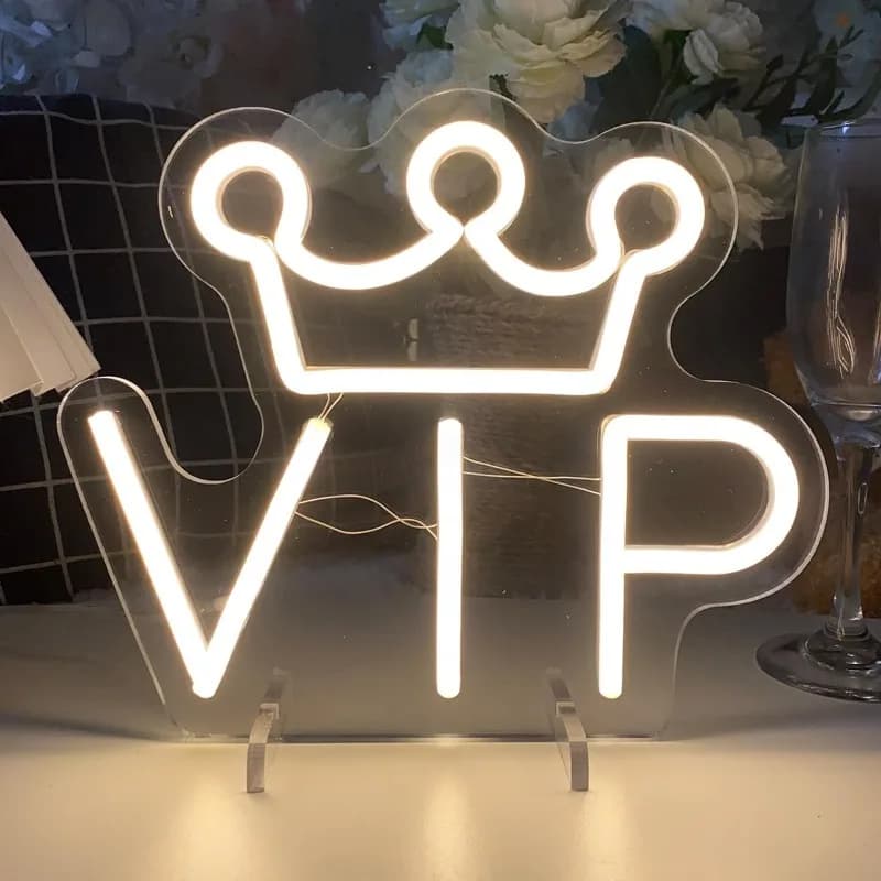 Insegna al neon da tavolo VIP Lampada da scrivania alimentata tramite USB Luce notturna Insegne al neon a LED dimmerabili per la camera da letto Decorazioni per la casa Regali per feste di compleanno