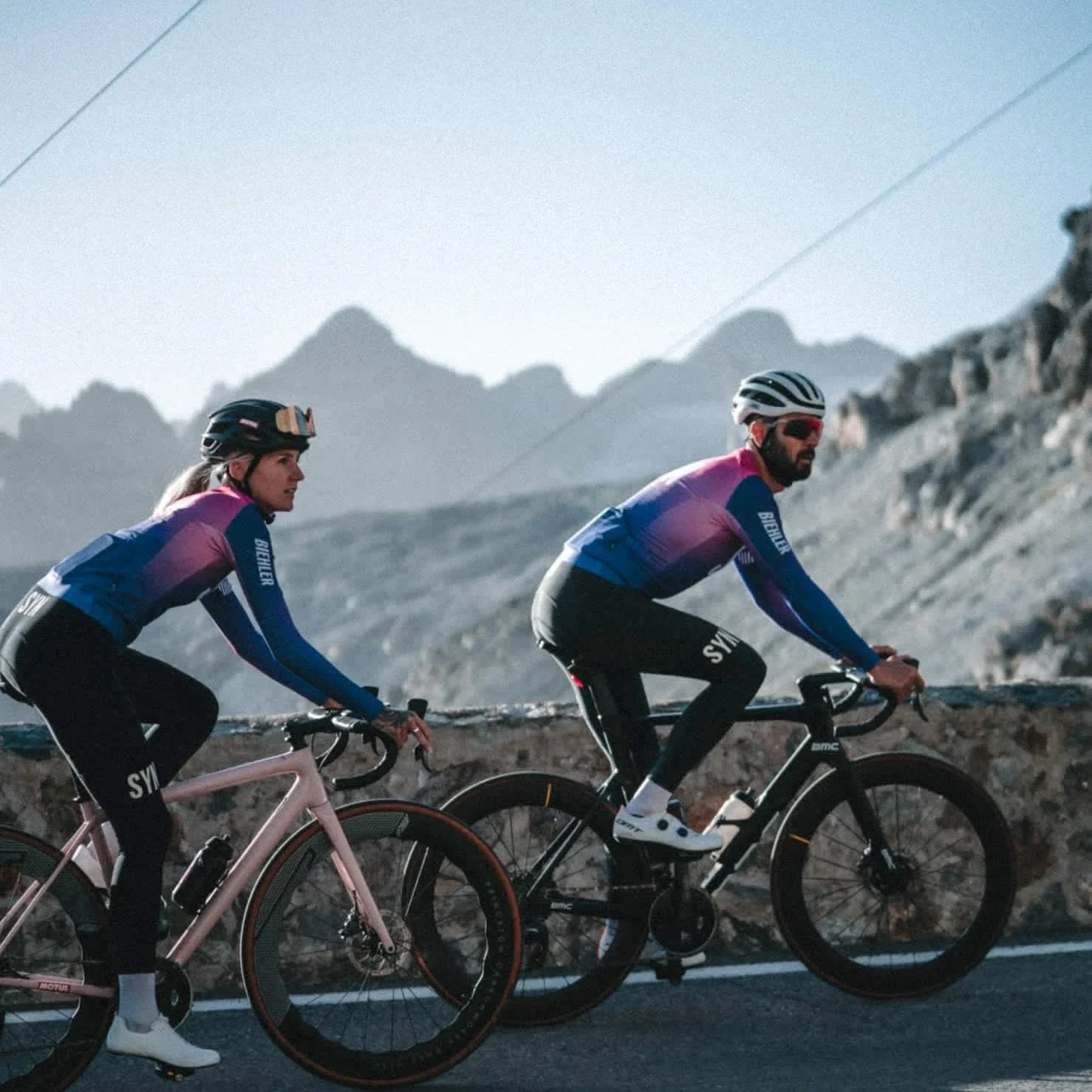 Abbigliamento da ciclismo a maniche corte da donna Race Pro Team SYN Maglia da ciclismo su strada aderente e pantaloncini con bretelle Set anti-UV