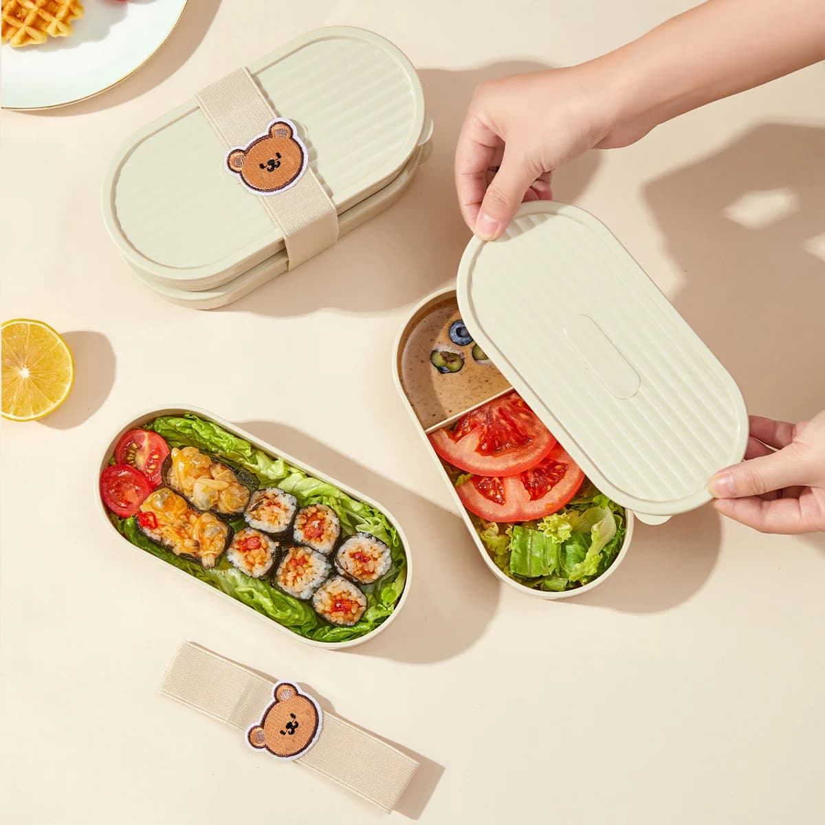 Lunch Box Bento in plastica ovale riutilizzabile da 730 ml per bambini Studenti Bento Box per insalata di frutta sigillata sicura per microonde con cinghie per cartoni animati