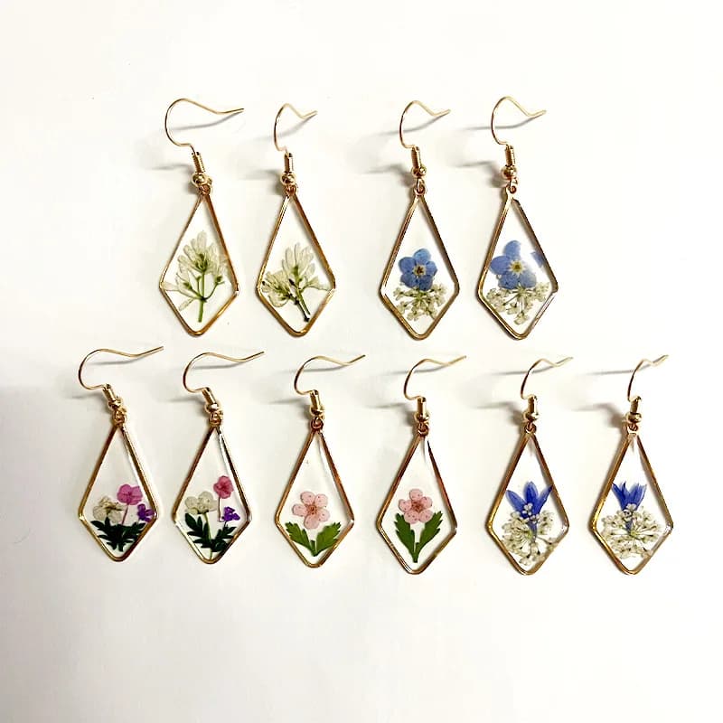 Fashion Dried Flower Earrings For Women Epoxy Resin Pressed Flower Geometric Earring Wholesale Plant Earrings Custom Packaging