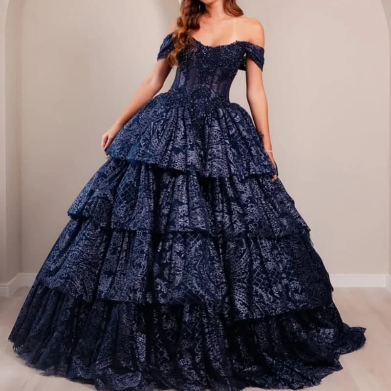 Abiti Quinceanera blu scuro personalizzati con spalle scoperte decalcomania di cristallo Stratificazione di pizzo Tull Coda lunga Vestido 15 Quinceanera