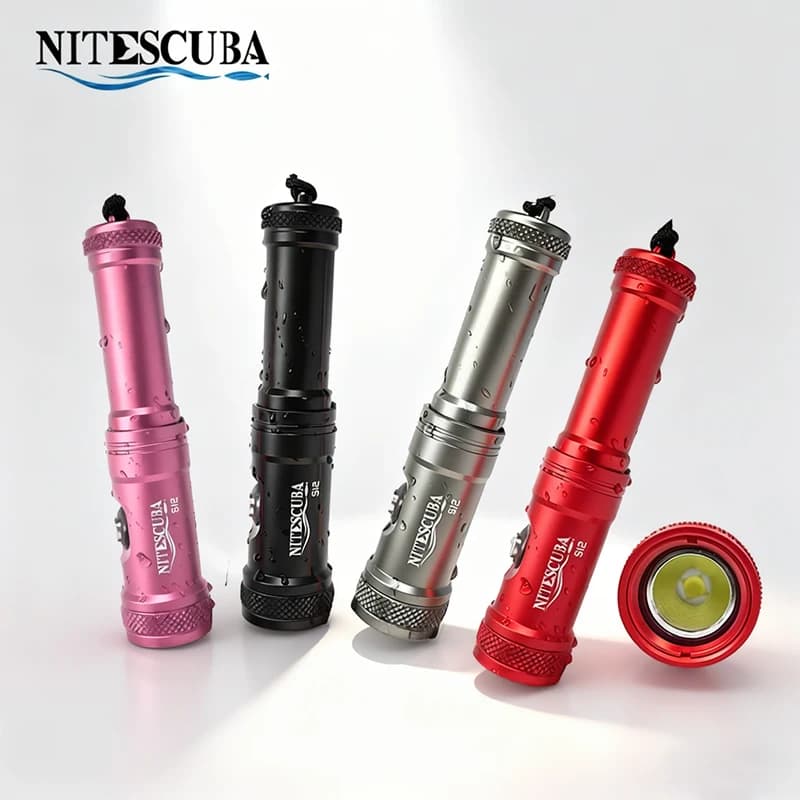 Torcia subacquea Nitescuba S12 con grado di impermeabilità IPX8 per l'esplorazione notturna subacquea all'aperto e illuminazione supplementare per grotte.