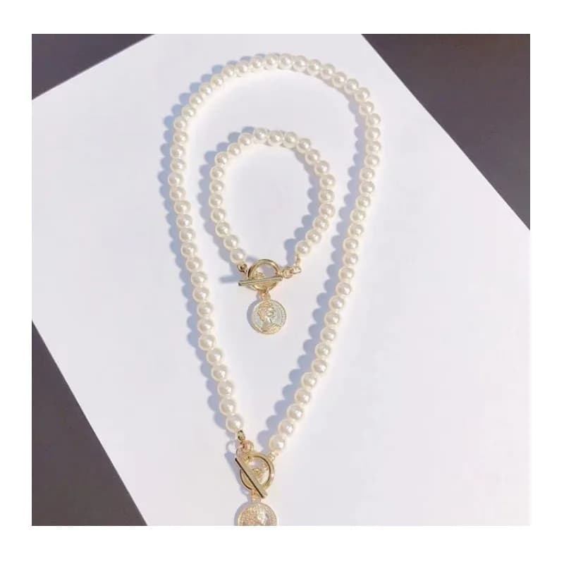 Nuova Collana di Perle Semplice da Donna, Stile Freddo, con Bellissimo Ciondolo a Testa, Collana Girocollo
