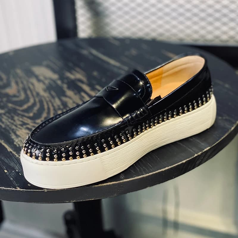 Nuovo fatto a mano casual piattaforma rivetti pelle di vacchetta scarpe in pelle nera mocassini da uomo slip on ufficio vera pelle suola spessa maschile