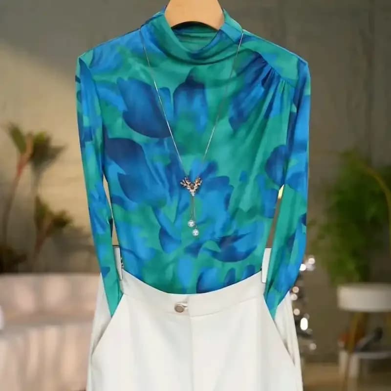 Elegante top in rete a maniche lunghe con stampa tie-dye e collo alto, camicetta termica da donna foderata in pile