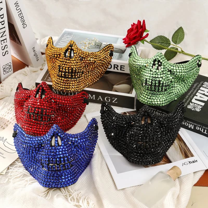 Maschera Gotica a Mezzo Viso con Teschio in Strass, Maschera con Cristalli per Uomo e Donna, per Feste di Halloween e Cosplay