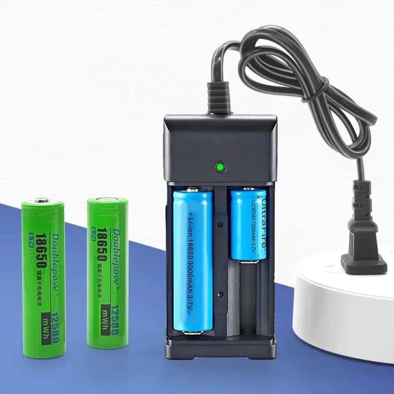 Caricabatterie 18650 con Spina US/EU, 2 Slot, Ricarica Intelligente e Sicura, Caricatore Rapido per Batterie Ricaricabili Li-ion 18650 14500 16340
