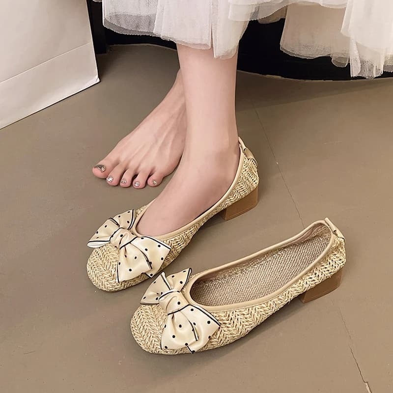 Appartamenti Scarpe casual in pelle di lusso per donna 2025 Calzature estive da donna Kawaii Piatto carino Abito elegante Consegna rapida Tendenza E