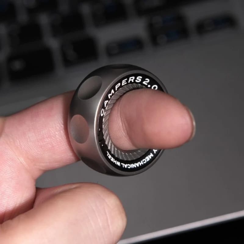 Anello Magnetico Antistress e Antiansia, Giocattolo Fidget Spinner per Adulti, Gadget Cool per Uomini e Donne, Idea Regalo di Compleanno
