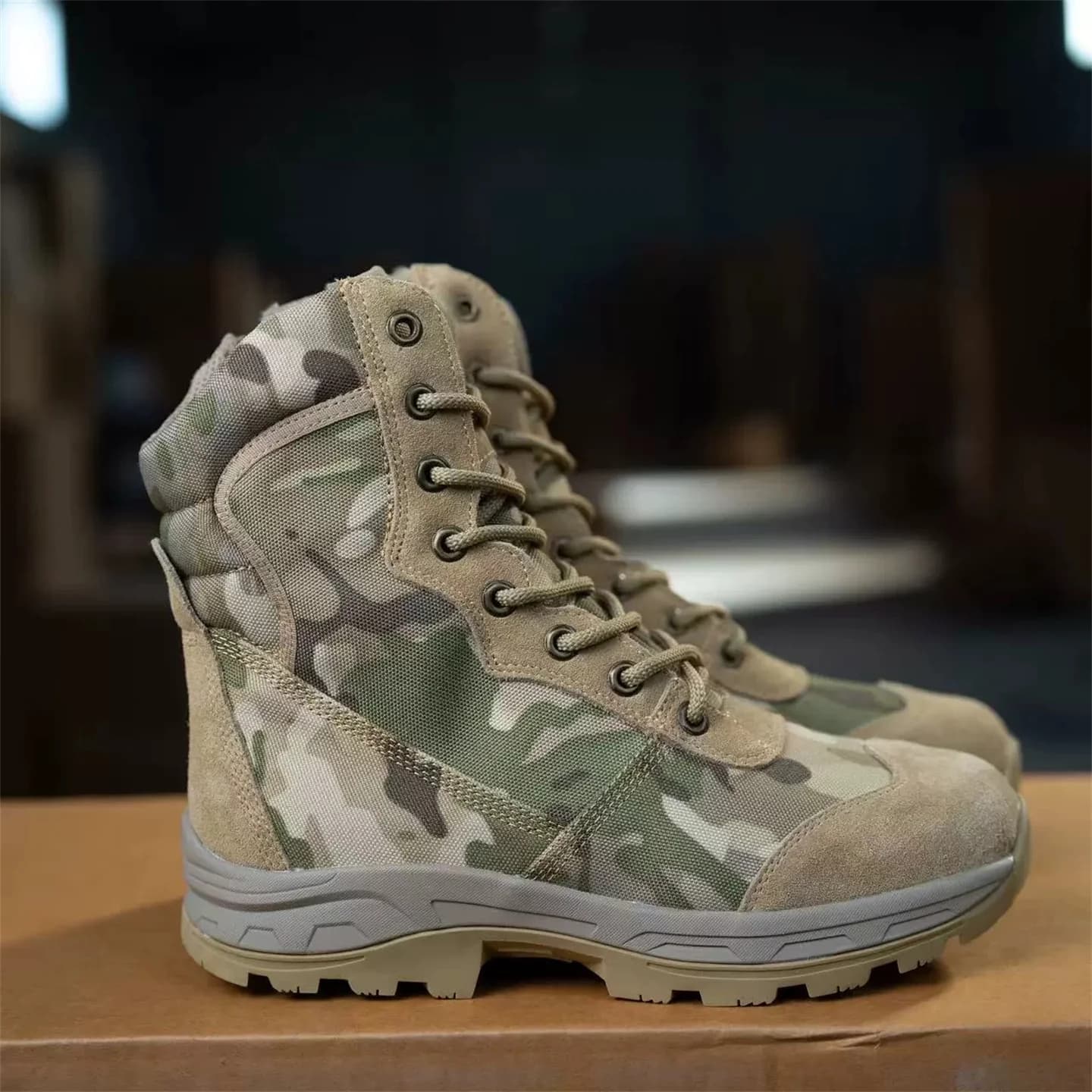 Stivali tattici da deserto all'aperto Stivali da caccia mimetici da uomo Scarpe da trekking per alpinismo resistenti all'usura antiscivolo alte