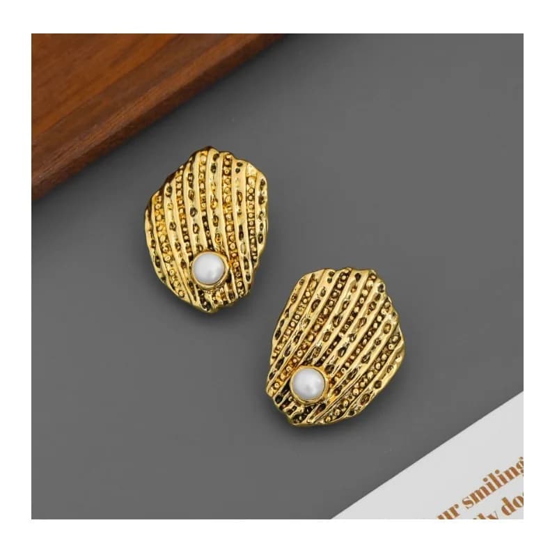 Home Shell Series Mussel Shell Stud Earrings French Retro Court Style Personality Shell Freshwater Pearl Inlaid Earrings