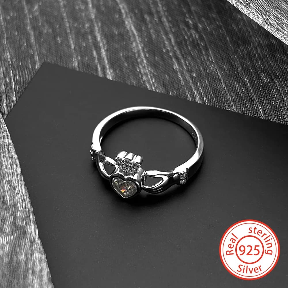 Anello Claddagh Irlandese in Argento Sterling 925 con Zirconi per Donne e Uomini, Gioiello con Cuore e Corona, Regalo di Nozze e Promessa d'Amore