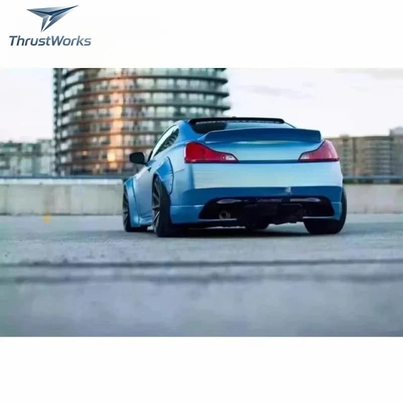 Kit Carrozzeria Wide Body LB ThrustWorks G37 Coupe con Paraurti, Labbro Anteriore, Minigonne Laterali, Diffusore e Spoiler