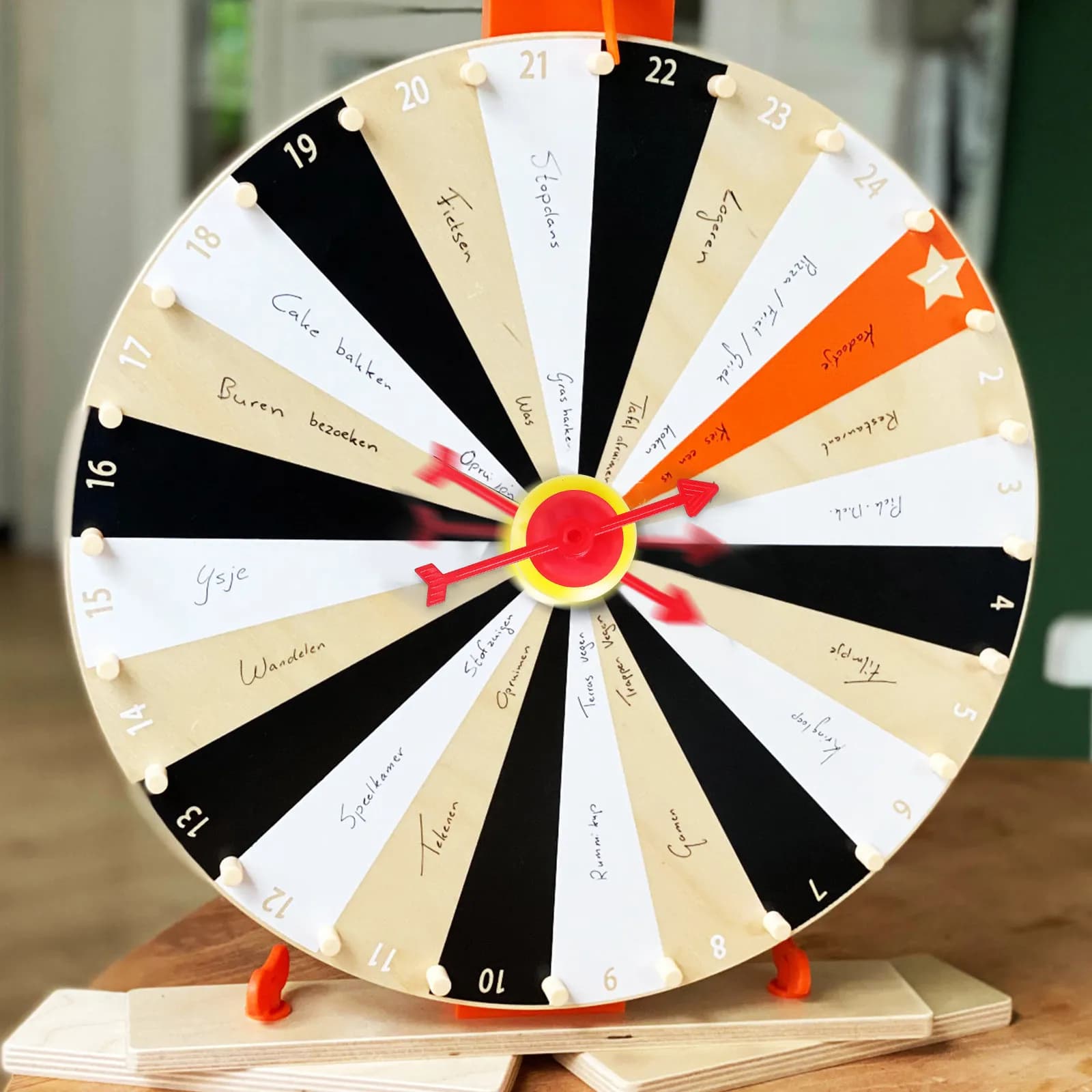 25 Pezzi Frecce da Gioco in Plastica Luminose con Ventosa, Punte Rotanti Stabili, Accessorio per Giochi da Tavolo
