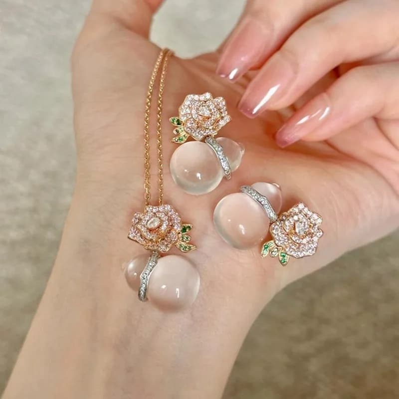 "Moon Pendant Flower Folding" Summer Sweet Gourd Rose Necklace Niche Design Exquisite Temperament Versatile Clavicle Chain