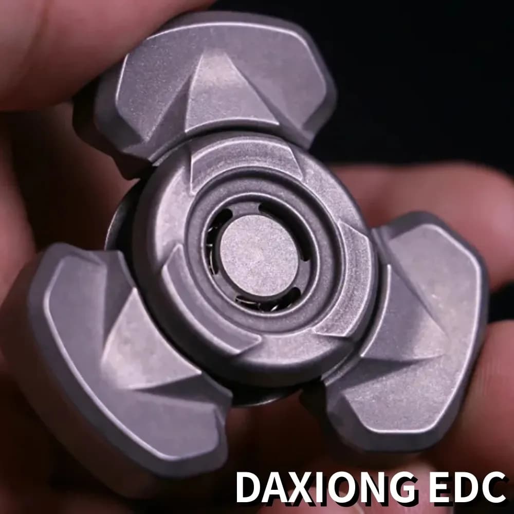 DAXIONG EDC Fidget Spinner Disegni originali Spinner a tre foglie Gadget per alleviare l'ansia Fidgeting Spinner Giocattolo antistress