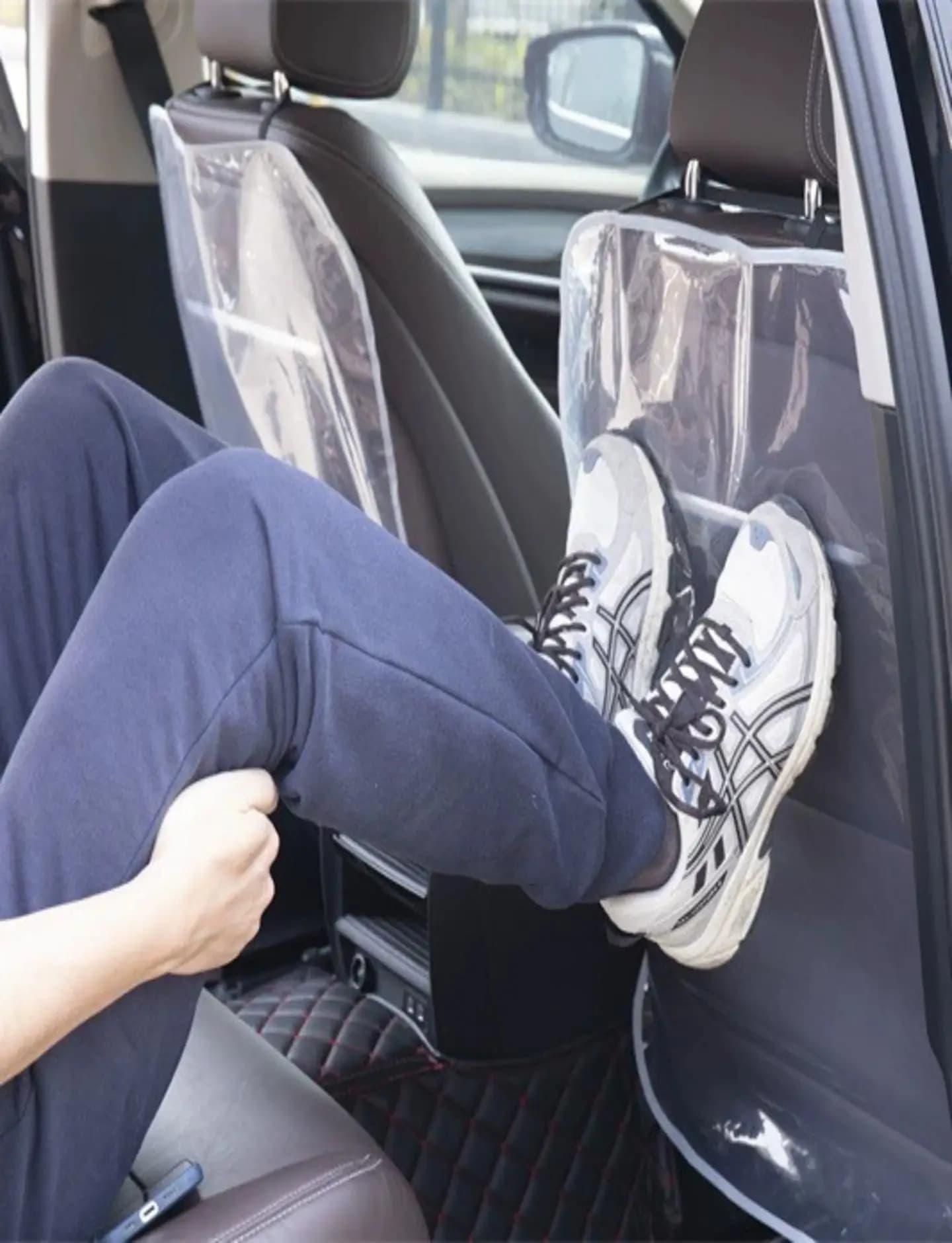 Durable and transparent protection for the back of the car seat, effectively protects dirt and wear, compatible with the main brands of cars
