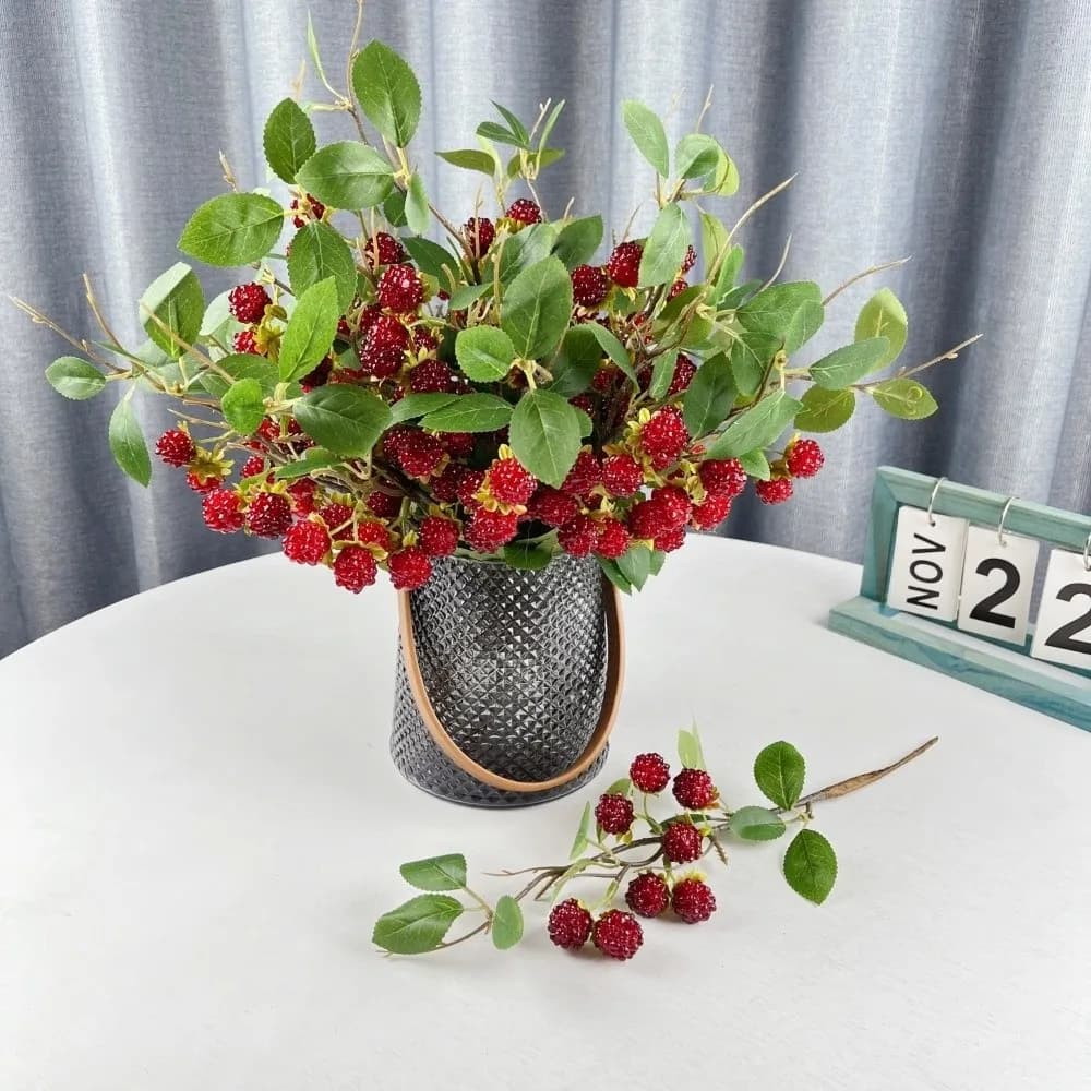 Ramo di lampone artificiale con foglie verdi, piante di frutta di lusso in plastica, lampone rosso finto realistico, piante finte realistiche