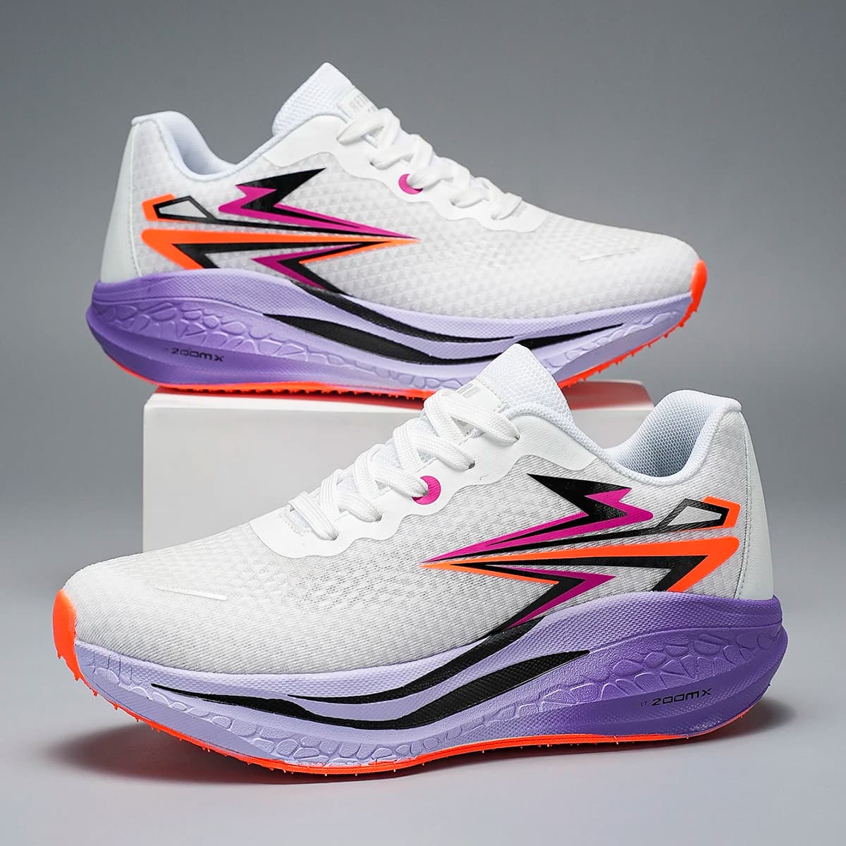 Trekking shoes and large men's ride, comfortable, casual, versatile and fashionable, ideal for torque training.