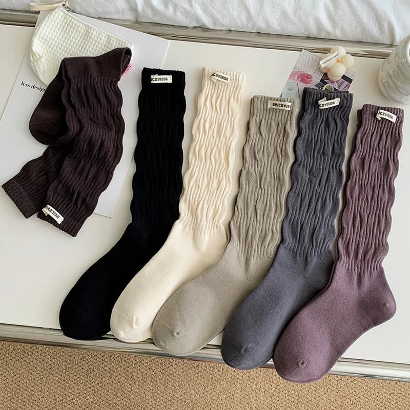 Calzini lunghi da donna in cotone pettinato alto vintage primaverile e autunnale con piccole scarpe in pelle per mostrare calzini a gamba sottile