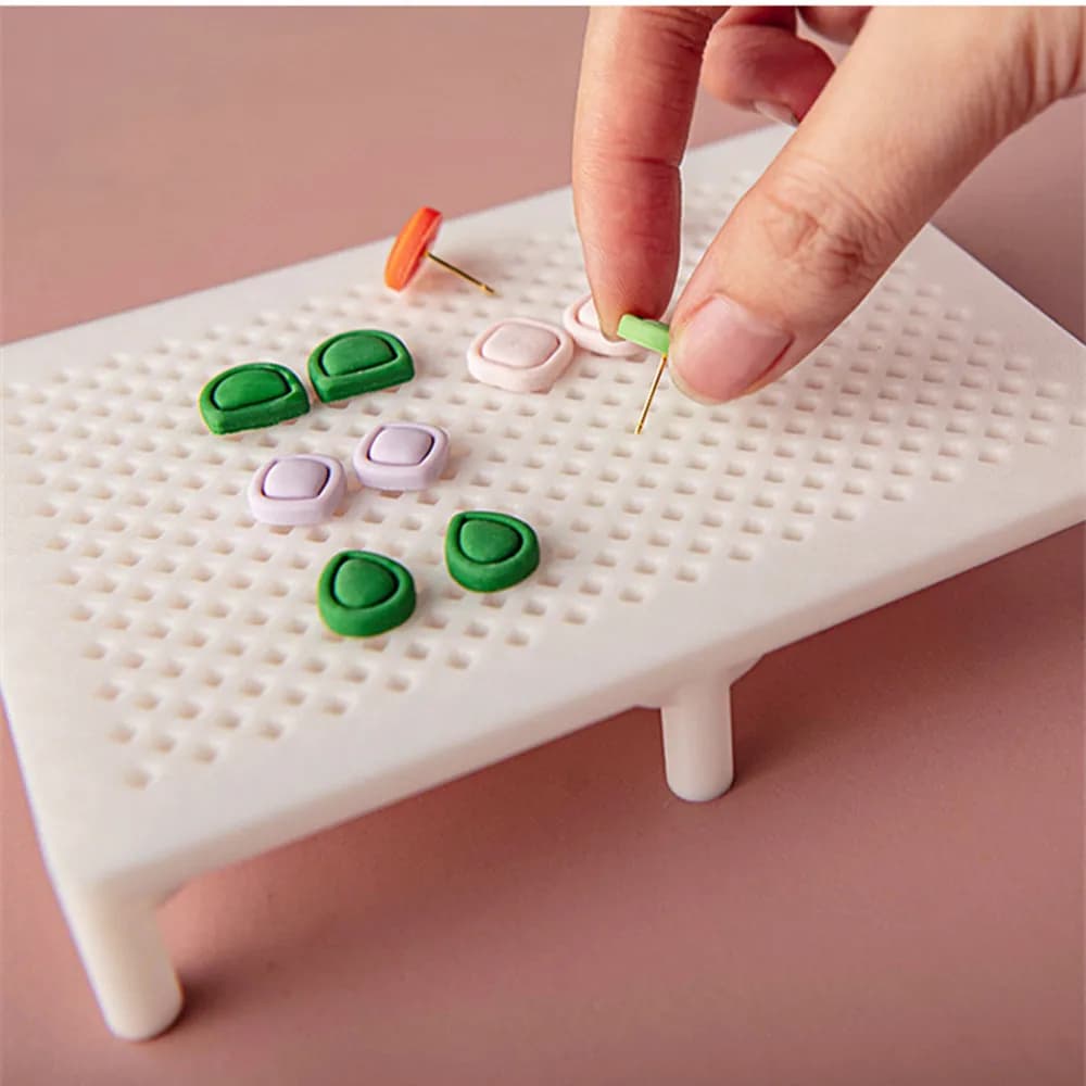 Stendino per orecchini in argilla Supporto per fotopolimerizzazione con luce UV per il posizionamento di strumenti per la creazione di gioielli Conservazione senza polvere per accessori perni in argilla polimerica