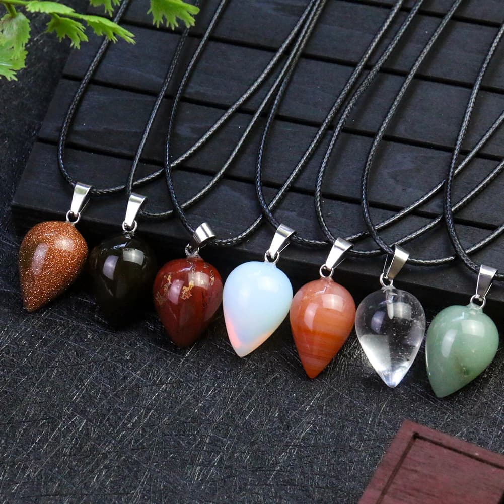 Collana con ciondolo in pietra minerale naturale Goccia d'acqua Ciondolo in cristallo energetico Agata Avventurina verde Pendolo Gioielli da donna Regali