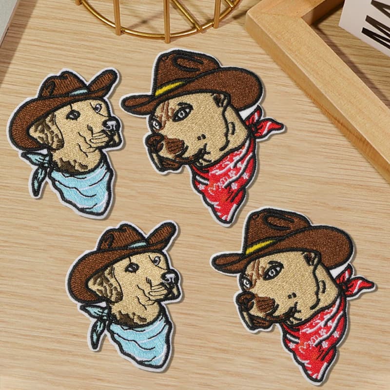 4 toppe ricamate termoadesive con testa di cane da cowboy occidentale, disegni di sciarpe al collo, decorazioni fai da te cucite per abbigliamento, borse, cappelli,