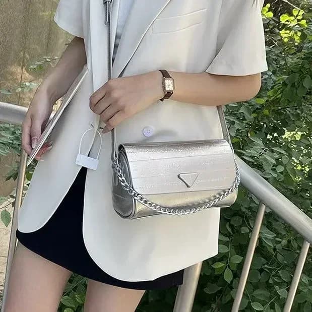 Original Textured Letter Logo Commuter Diaper Bag Women's Elegant Crossbody Bag Fashionable Shoulder Messenger