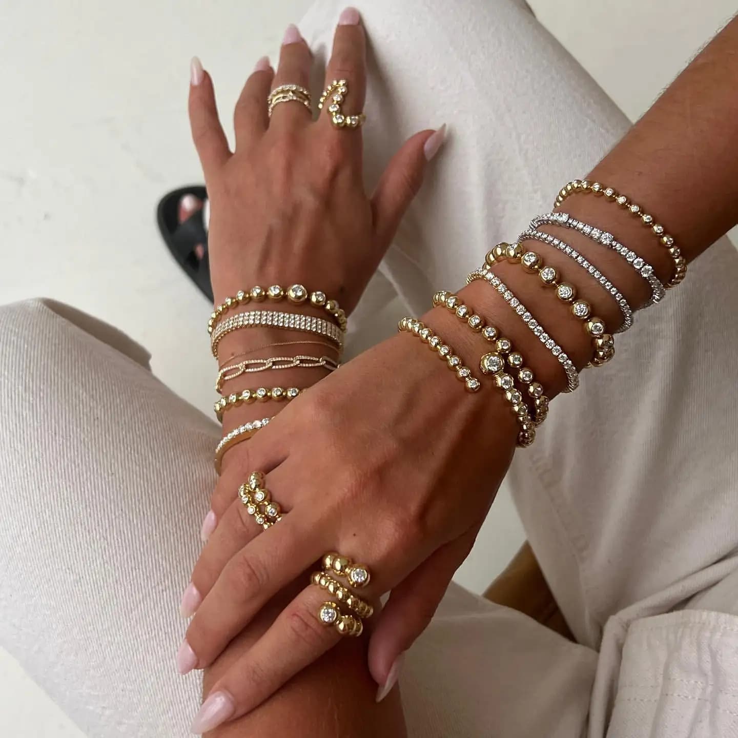 Set di gioielli da donna di moda geometrica nuovo arrivato Set di castoni a sfera rotondi color oro Set di anelli per braccialetti con bracciale CZ
