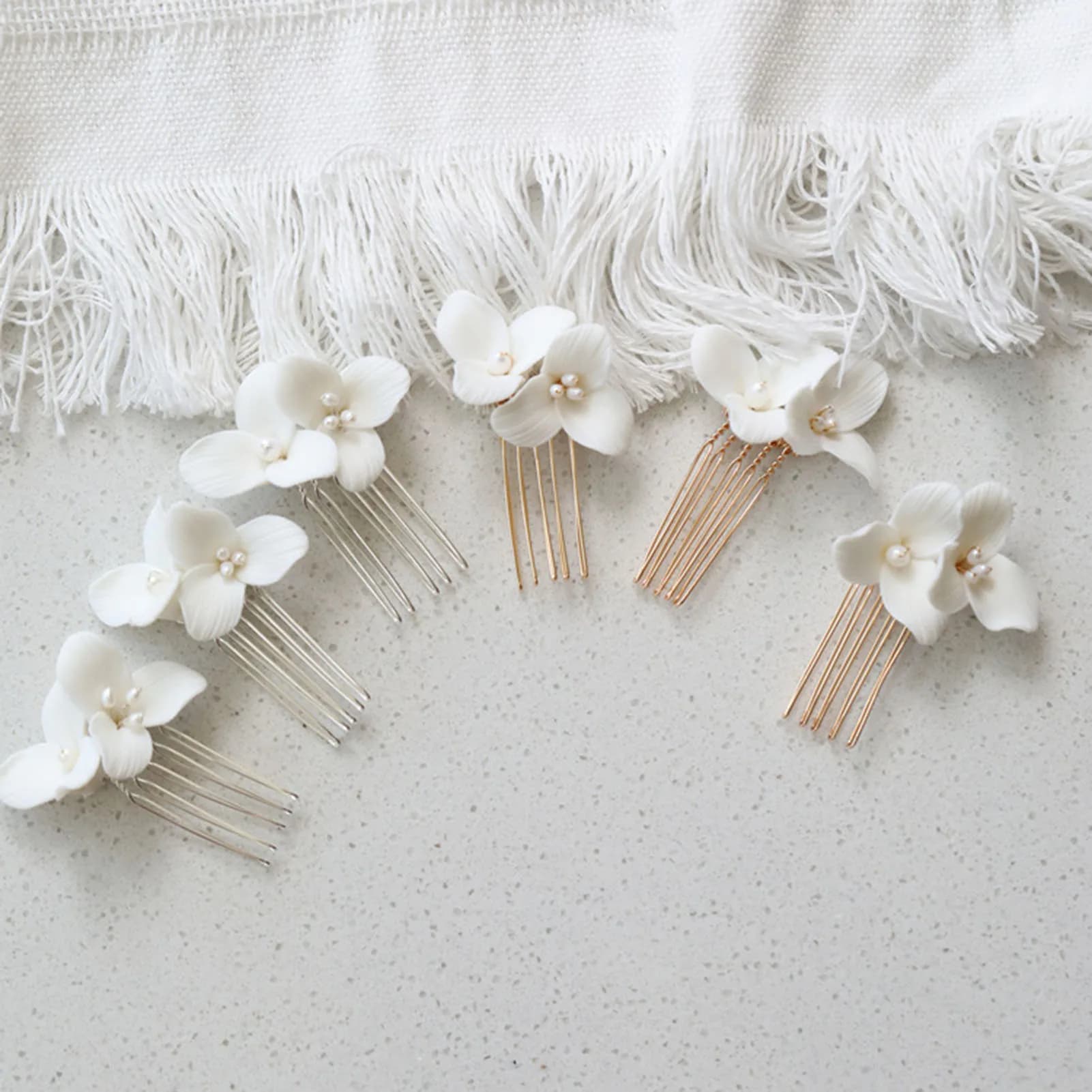 Pettine per capelli laterale con fiore in ceramica con perle Copricapo di lusso Accessori per capelli da sposa per le donne Gioielli per capelli da sposa
