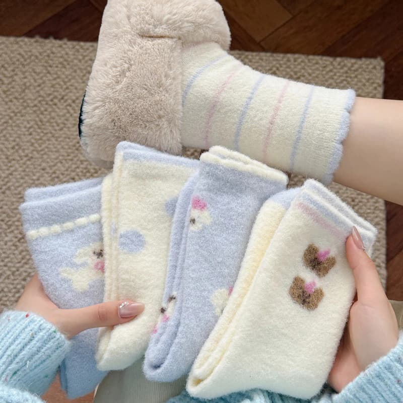 1/5 paia di calzini da donna blu caldi del fumetto calzini da notte spessi del pavimento della peluche autunno inverno carino calzini a tubo medio morbidi e delicati sulla pelle
