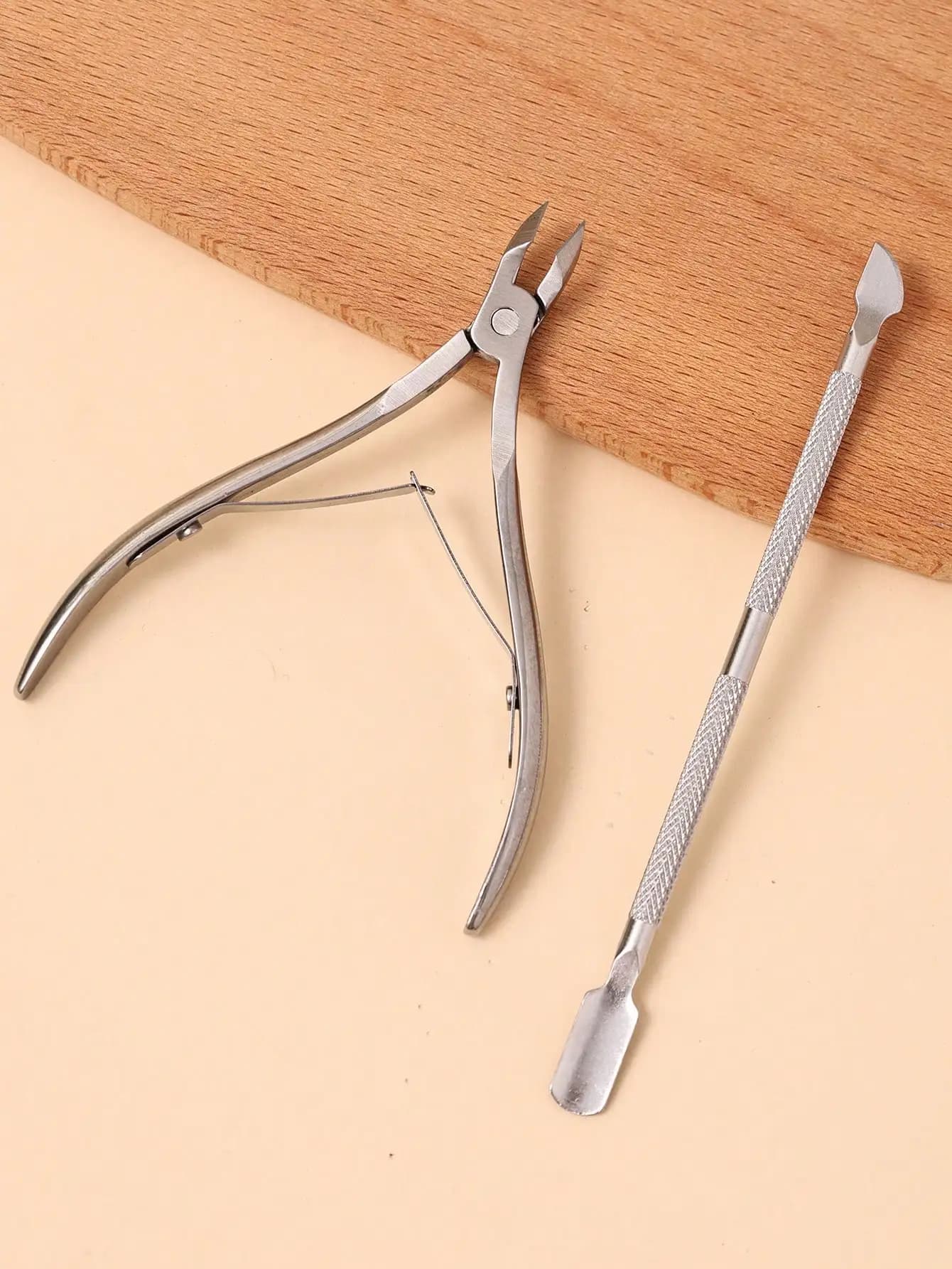 Set da 2 pezzi, pinzetta per cuticole in acciaio inossidabile + spingicuticole, set di strumenti per manicure per rimuovere lo smalto, tagliare unghie e cuticole, acciaio inossidabile resistente, impermeabile, portatile per viaggi, casa, uso aziendale, regalo per donne, decorazioni per la casa
